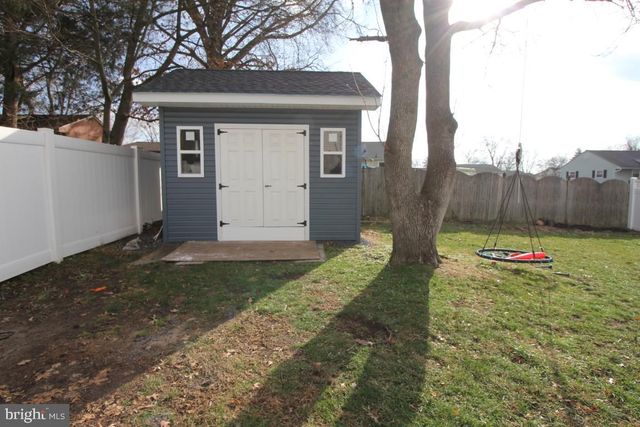 300 CRESSMONT AVE, Blackwood, NJ 08012