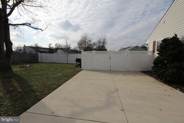 300 CRESSMONT AVE, Blackwood, NJ 08012