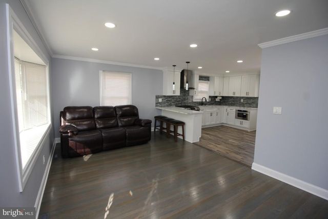 300 CRESSMONT AVE, Blackwood, NJ 08012