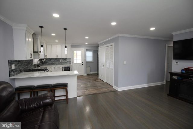 300 CRESSMONT AVE, Blackwood, NJ 08012