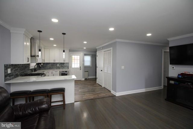 300 CRESSMONT AVE, Blackwood, NJ 08012