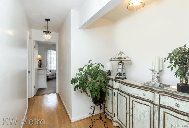 6613 Hearthstone Court 83, West Bloomfield Charter Township, MI 48322