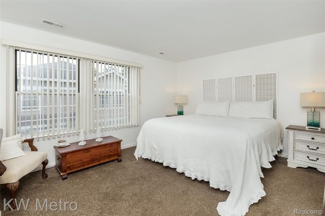 6613 Hearthstone Court 83, West Bloomfield Charter Township, MI 48322