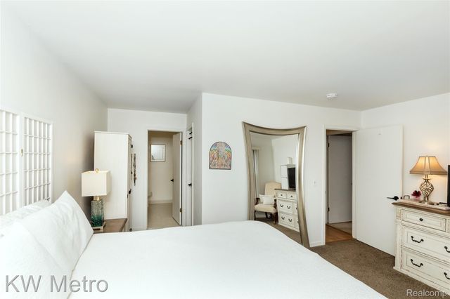 6613 Hearthstone Court 83, West Bloomfield Charter Township, MI 48322