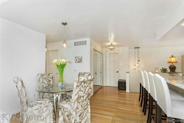 6613 Hearthstone Court 83, West Bloomfield Charter Township, MI 48322