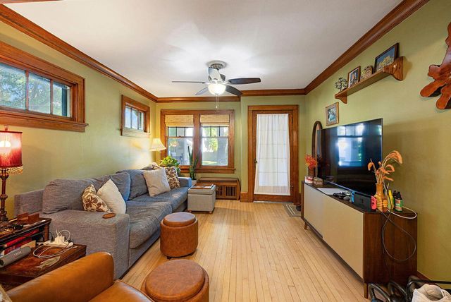 1020 E Manitoba STREET, Milwaukee, WI 53207