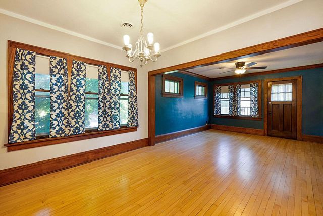 1020 E Manitoba STREET, Milwaukee, WI 53207