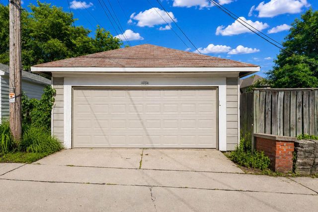 1020 E Manitoba STREET, Milwaukee, WI 53207