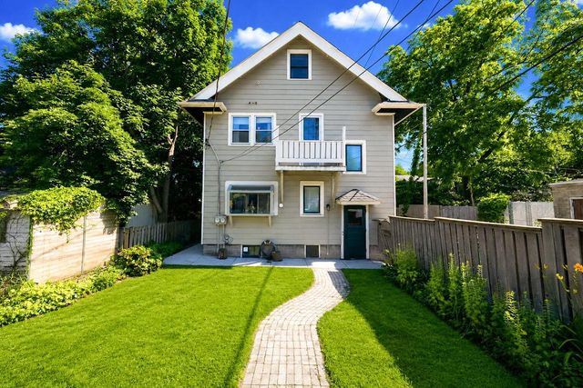 1020 E Manitoba STREET, Milwaukee, WI 53207