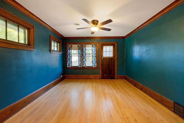 1020 E Manitoba STREET, Milwaukee, WI 53207