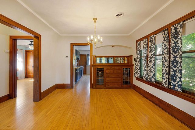 1020 E Manitoba STREET, Milwaukee, WI 53207