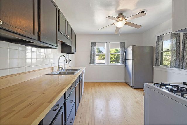 1020 E Manitoba STREET, Milwaukee, WI 53207