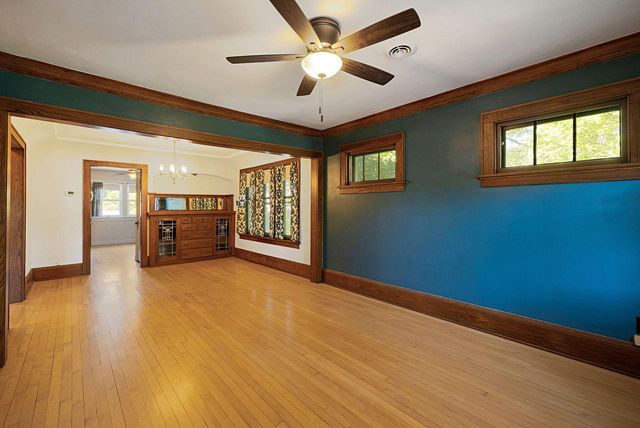 1020 E Manitoba STREET, Milwaukee, WI 53207