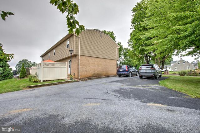 2-10 MEADOW VIEW DR, Leola, PA 17540