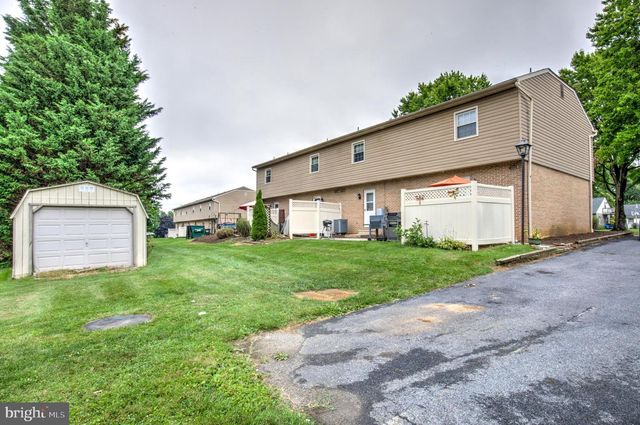 2-10 MEADOW VIEW DR, Leola, PA 17540