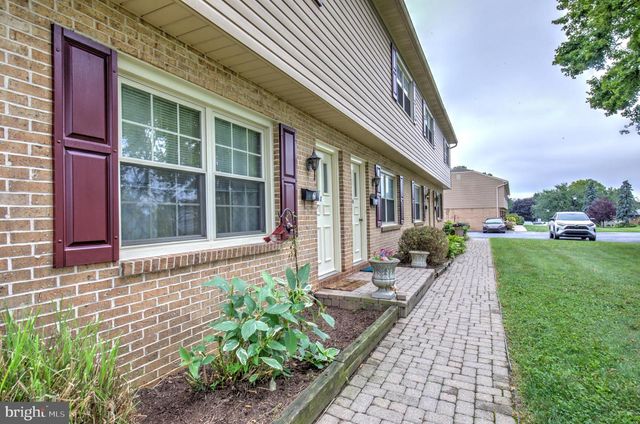 2-10 MEADOW VIEW DR, Leola, PA 17540