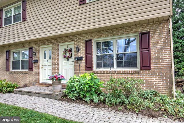 2-10 MEADOW VIEW DR, Leola, PA 17540