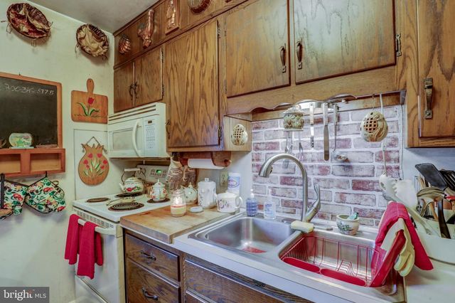 2-10 MEADOW VIEW DR, Leola, PA 17540