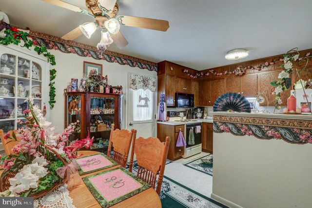 2-10 MEADOW VIEW DR, Leola, PA 17540