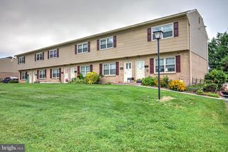 2-10 MEADOW VIEW DR, Leola, PA 17540
