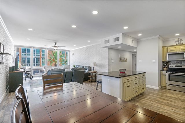 631 Channel View Dr 108, Port Aransas, TX 78373