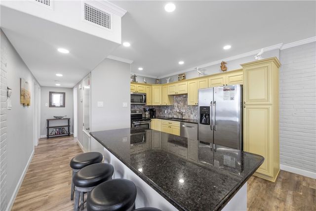 631 Channel View Dr 108, Port Aransas, TX 78373