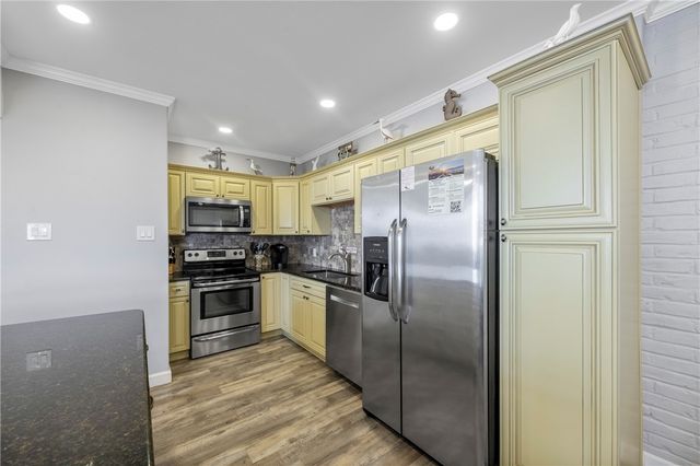 631 Channel View Dr 108, Port Aransas, TX 78373