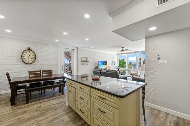 631 Channel View Dr 108, Port Aransas, TX 78373