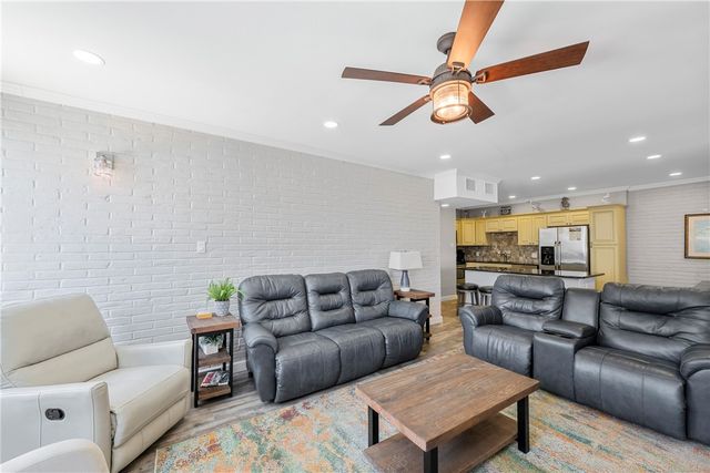 631 Channel View Dr 108, Port Aransas, TX 78373