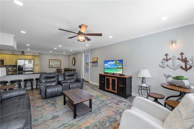 631 Channel View Dr 108, Port Aransas, TX 78373