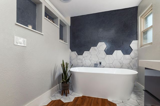 7615 Pine Hollow Drive, Humble, TX 77396