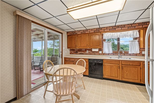 218 Brand Ave, Imperial, PA 15126