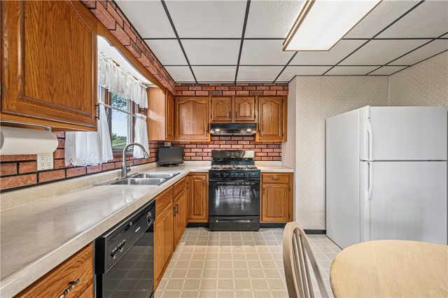 218 Brand Ave, Imperial, PA 15126