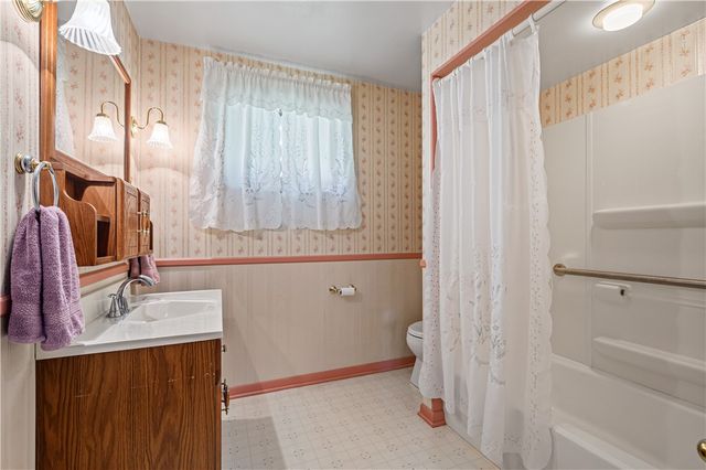 218 Brand Ave, Imperial, PA 15126