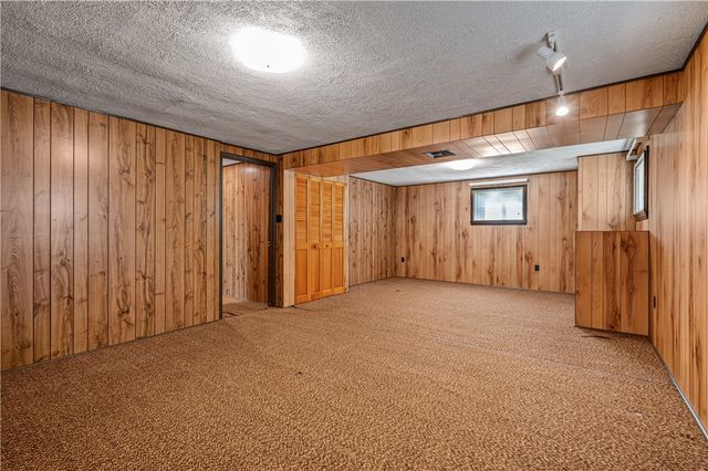 218 Brand Ave, Imperial, PA 15126