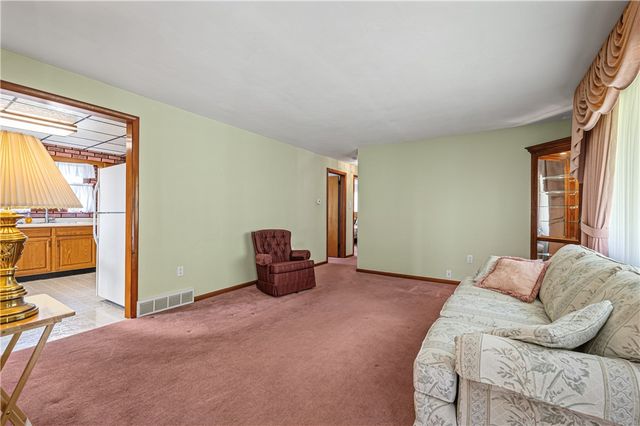 218 Brand Ave, Imperial, PA 15126