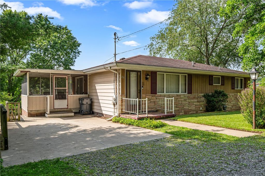 218 Brand Ave, Imperial, PA 15126