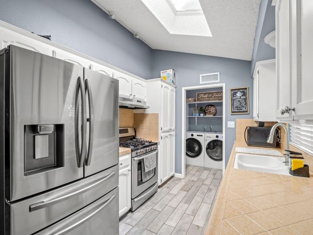 294 N Stanford Avenue, Fresno, CA 93727