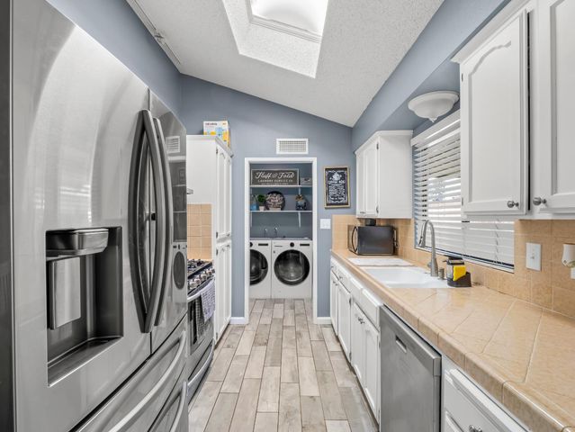 294 N Stanford Avenue, Fresno, CA 93727