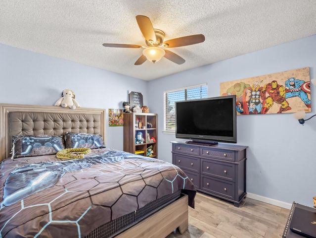 294 N Stanford Avenue, Fresno, CA 93727