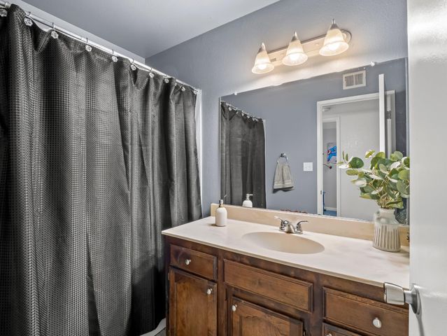 294 N Stanford Avenue, Fresno, CA 93727