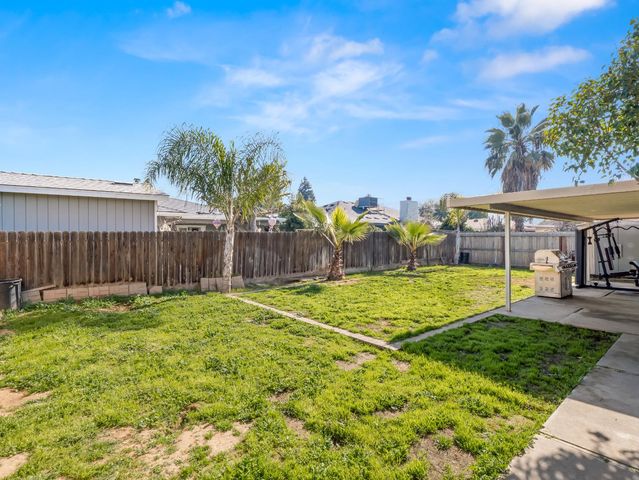 294 N Stanford Avenue, Fresno, CA 93727