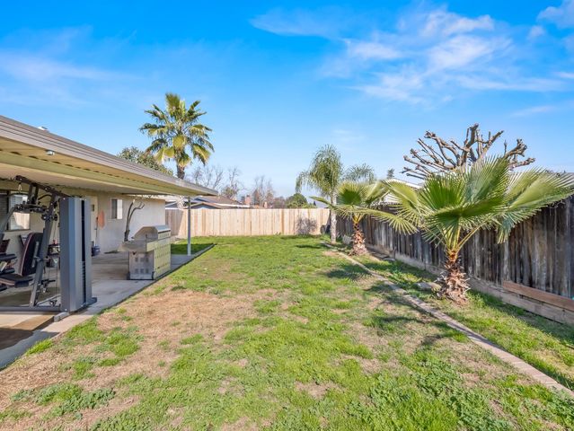 294 N Stanford Avenue, Fresno, CA 93727