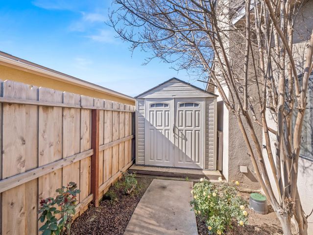 294 N Stanford Avenue, Fresno, CA 93727