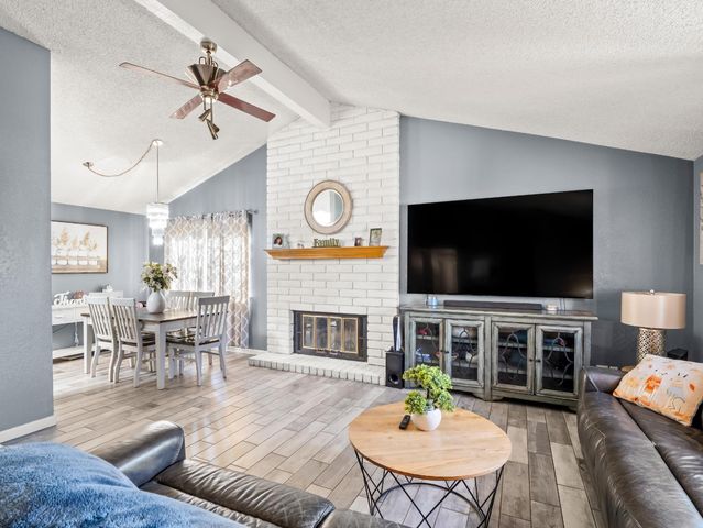 294 N Stanford Avenue, Fresno, CA 93727