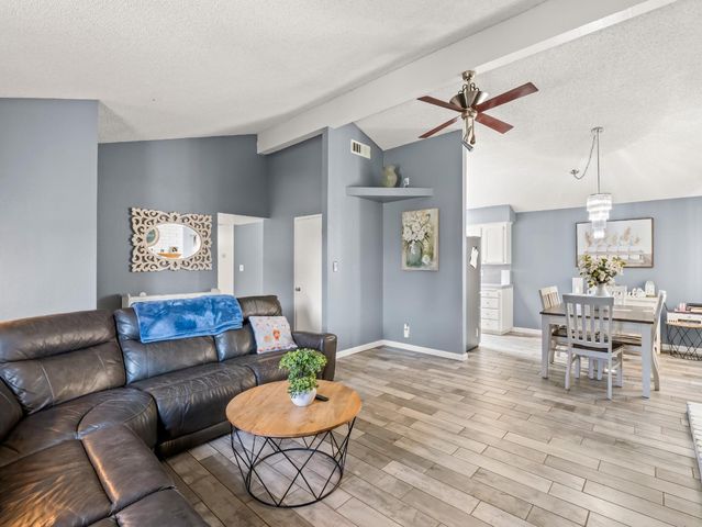 294 N Stanford Avenue, Fresno, CA 93727