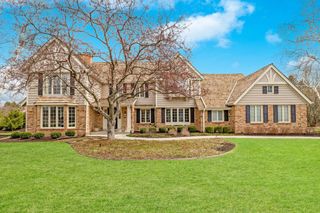 10018 N Waterleaf DRIVE, Mequon, WI 53092