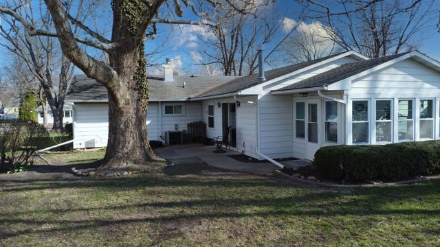 617 E Grant Street, Watseka, IL 60970