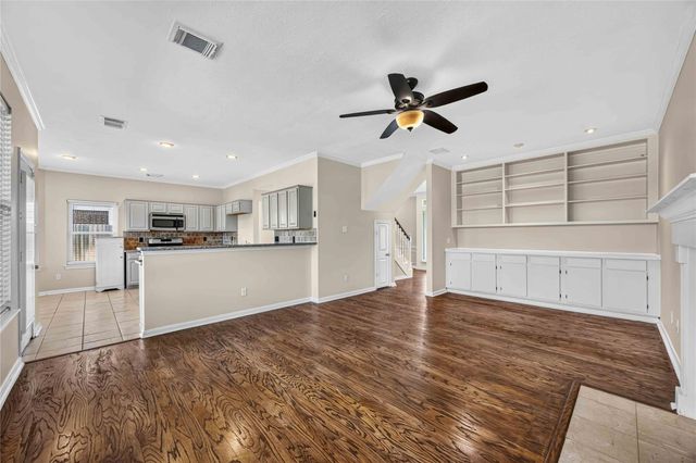 3923 Oak Wood Drive N, Pearland, TX 77581
