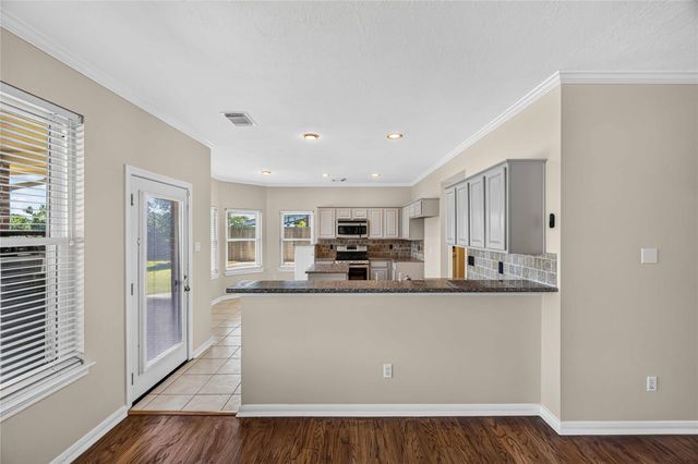 3923 Oak Wood Drive N, Pearland, TX 77581